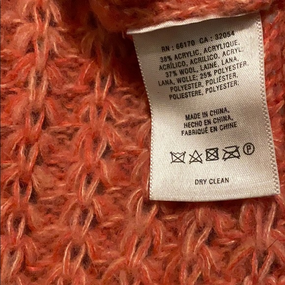 Coral sweater. Size medium. - Picture 10 of 10